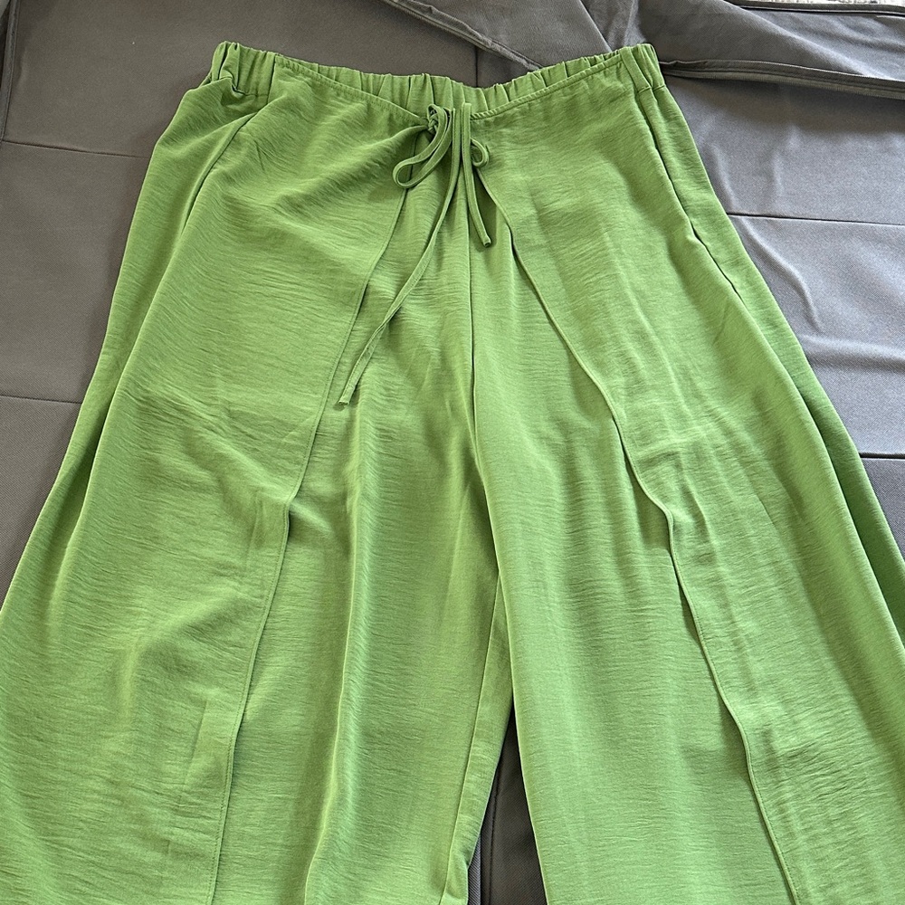 CeCe Vibrant Green Wide-Leg Pants